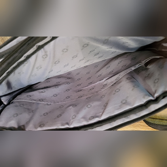 Swiss Gear By Wenger Laptop Shoulder Strap Messenger Bag Black 17.5 x 13.5 Inch, - Picture 8 of 11